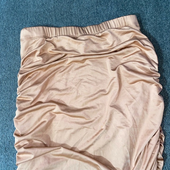 Beige silk fitted asymmetrical skirt - Picture 3 of 4